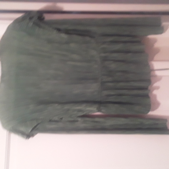 SALE. NWT Ladies Green Blouse WAS 24.00 NOW 19.00 - Picture 5 of 7